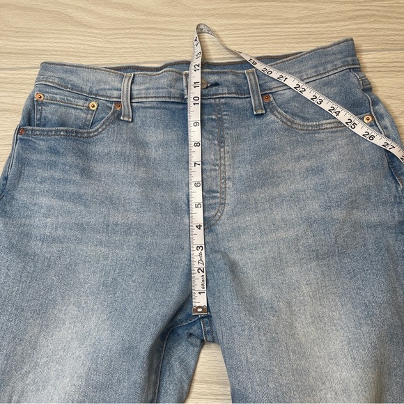Levi’s Wedgie Straight Button Fly Distressed Knees Light Wash Blue Jeans Size 32 - Picture 12 of 15